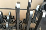  塑膠模具定位輔助器的作用與設計 